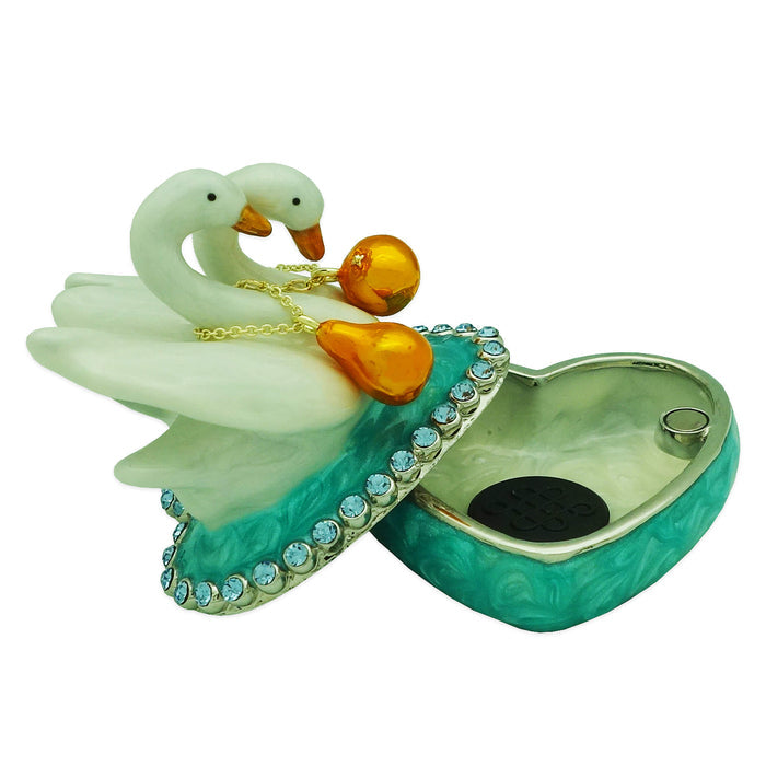 “Tai Kat Tai Lei” Love Swans